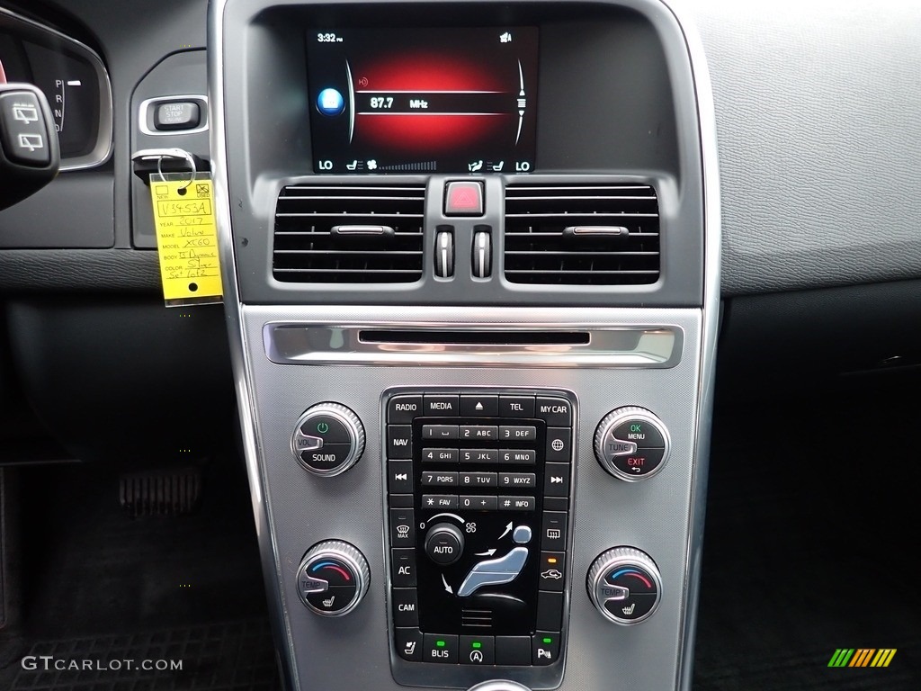 2017 Volvo XC60 T5 Dynamic Controls Photos