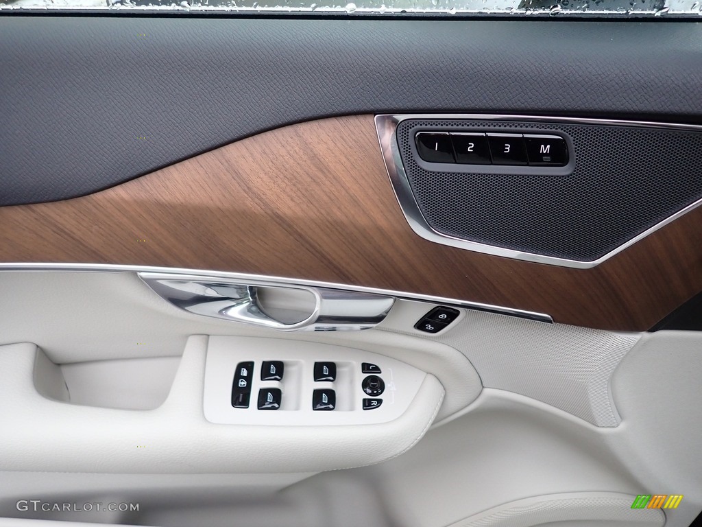 2021 Volvo XC90 T6 AWD Momentum Blonde/Charcoal Door Panel Photo #140178671