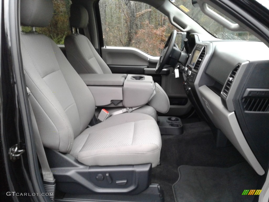 Medium Earth Gray Interior 2020 Ford F150 XLT SuperCrew 4x4 Photo #140190534