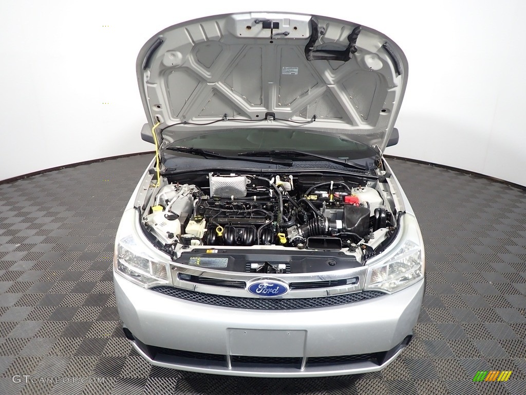 2010 Focus SE Sedan - Ingot Silver Metallic / Charcoal Black photo #5