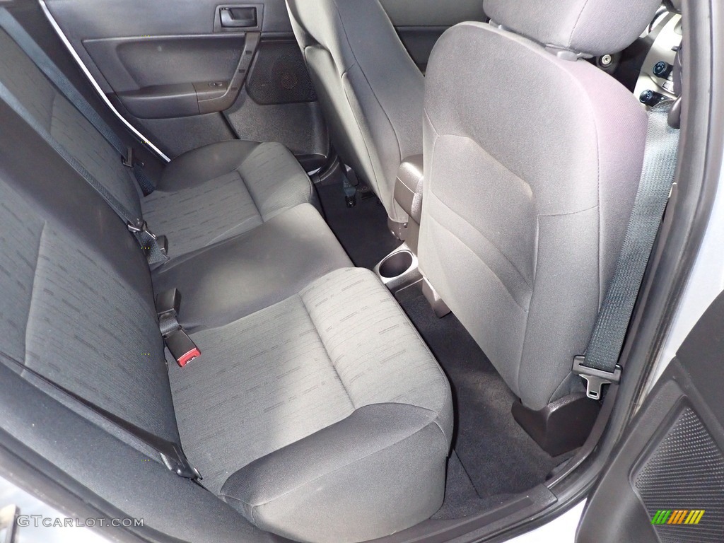 2010 Focus SE Sedan - Ingot Silver Metallic / Charcoal Black photo #23
