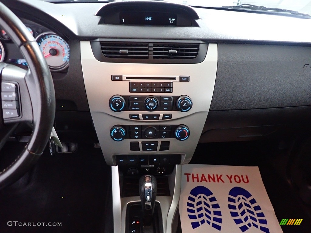 2010 Focus SE Sedan - Ingot Silver Metallic / Charcoal Black photo #30
