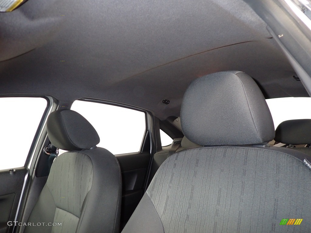 2010 Focus SE Sedan - Ingot Silver Metallic / Charcoal Black photo #31