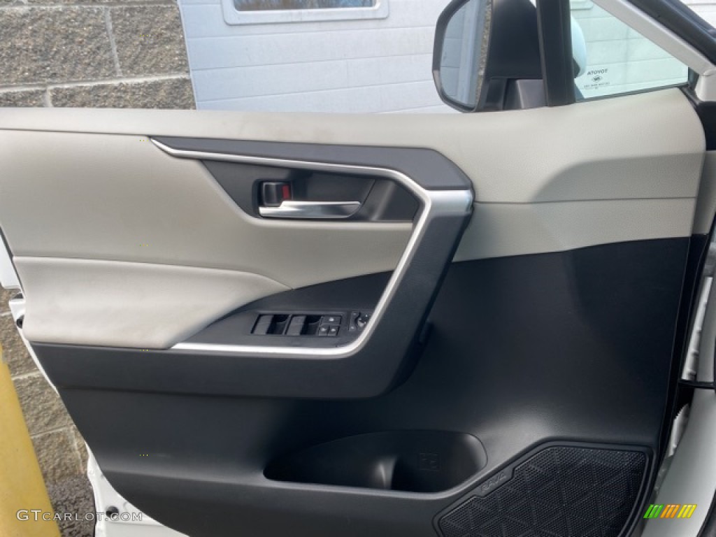 2021 Toyota RAV4 XLE AWD Light Gray Door Panel Photo #140199414