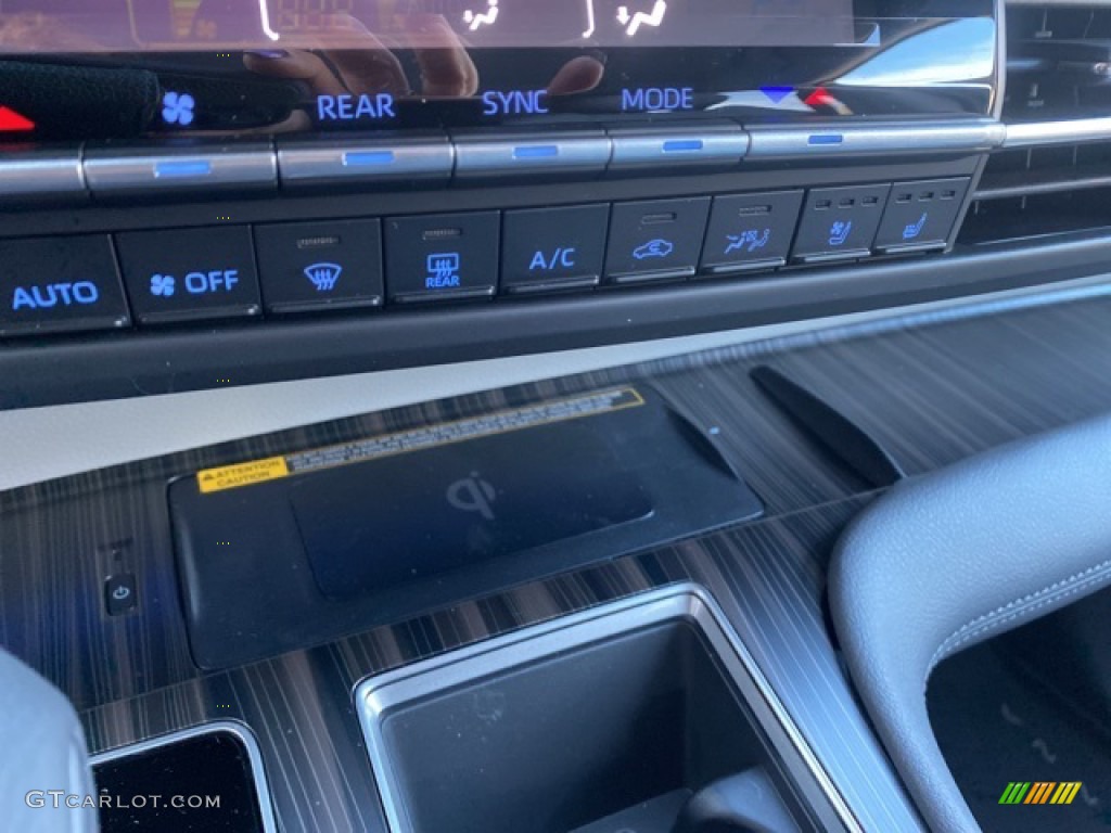 2021 Toyota Sienna Limited AWD Hybrid Controls Photos