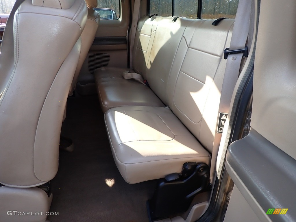 2004 F250 Super Duty Lariat SuperCab 4x4 - Arizona Beige Metallic / Medium Parchment photo #19