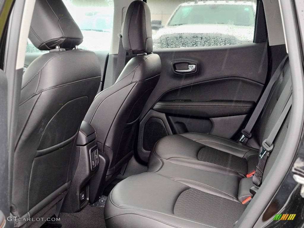 2021 Compass Latitude 4x4 - Diamond Black Crystal Pearl / Black photo #6