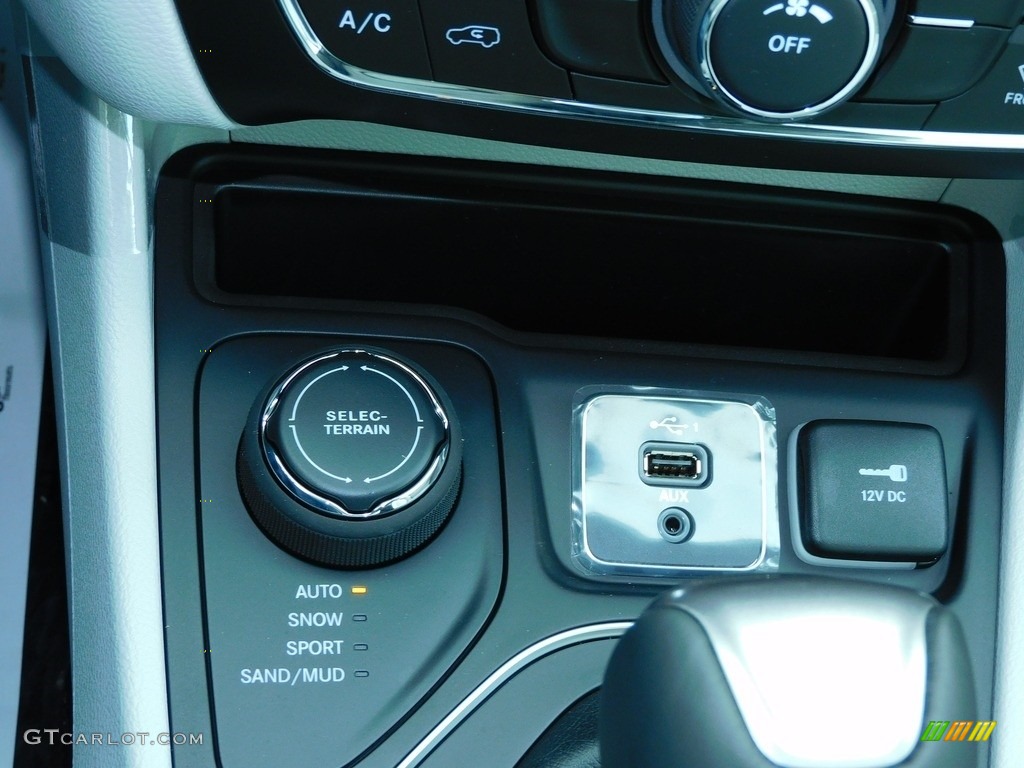 2021 Jeep Cherokee Latitude Lux 4x4 Controls Photo #140209737