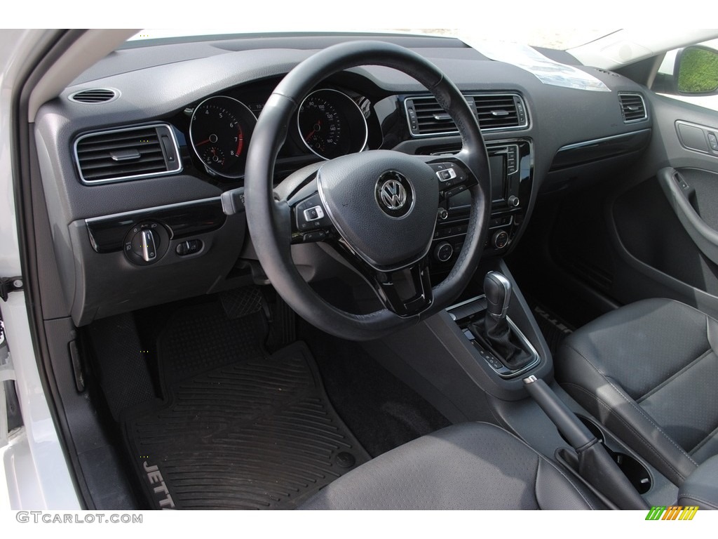 Titan Black Interior 2017 Volkswagen Jetta SEL Photo #140211066