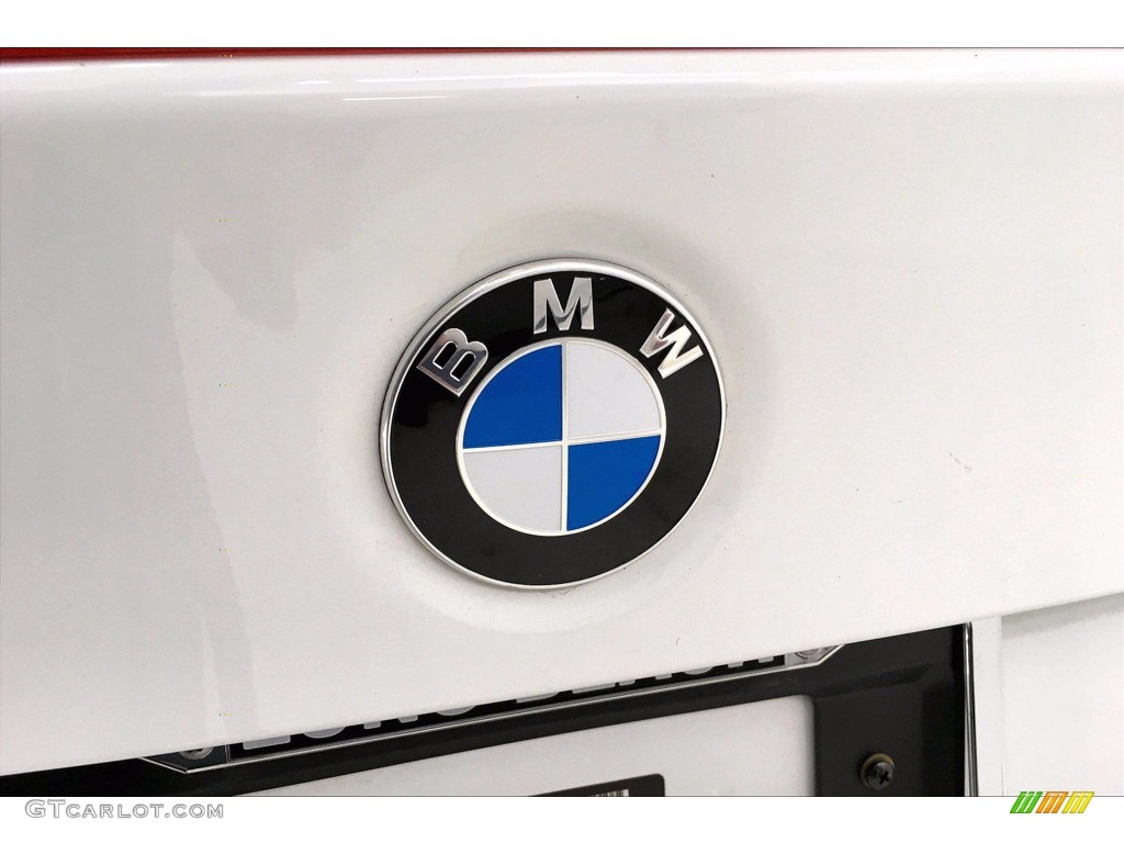 2017 BMW M4 Convertible Marks and Logos Photos