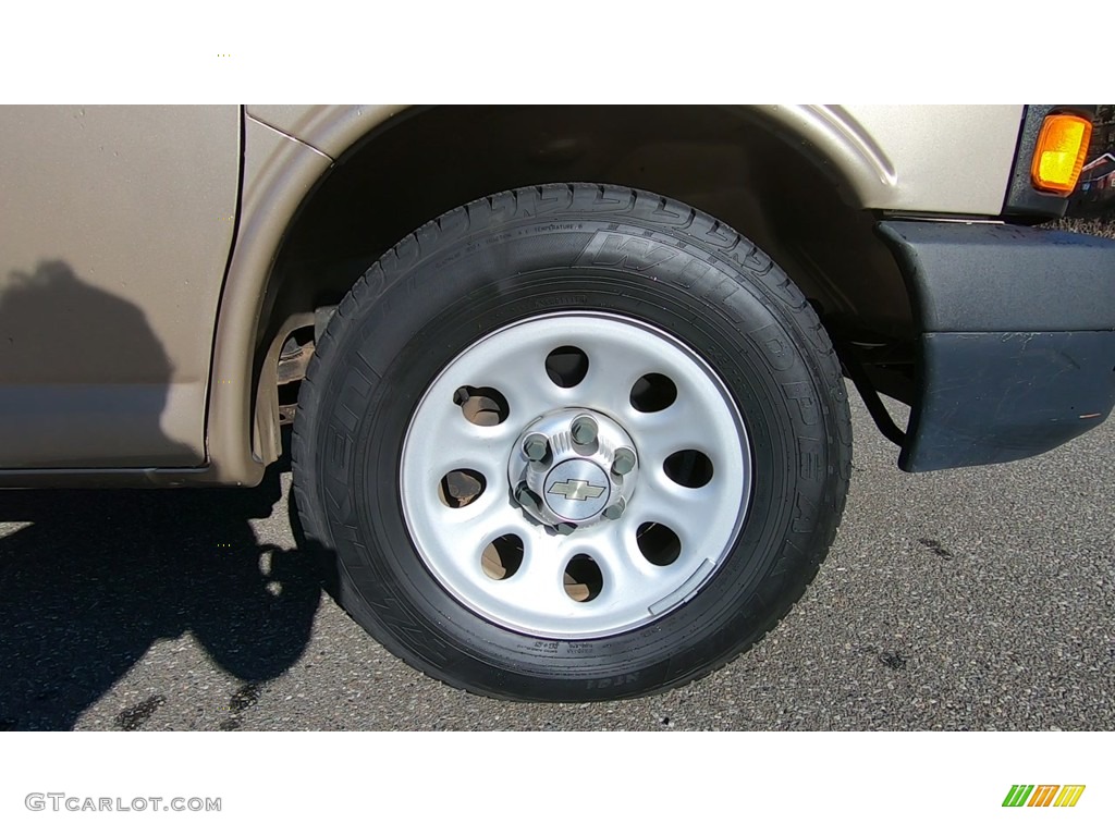 2012 Express 1500 Cargo Van - Sandstone Metallic / Neutral photo #22