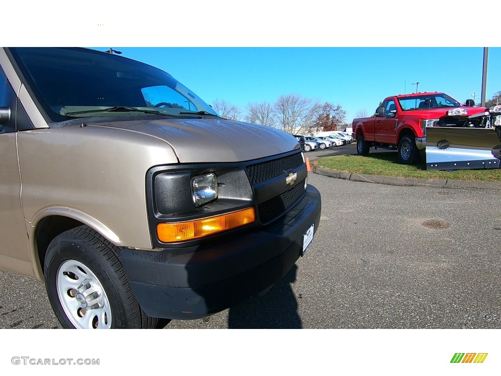 2012 Express 1500 Cargo Van - Sandstone Metallic / Neutral photo #23