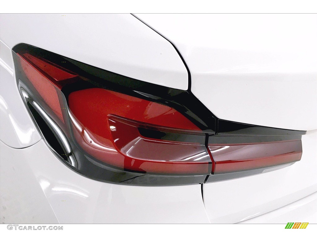 2021 5 Series 530i Sedan - Alpine White / Black photo #15