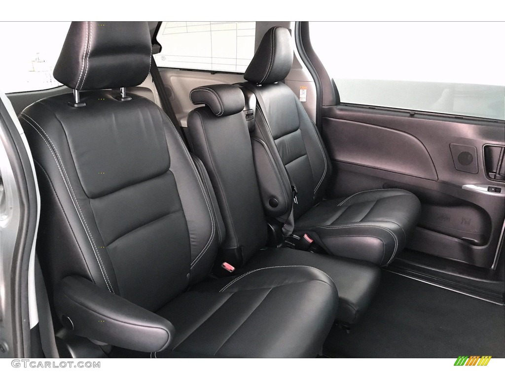 2019 Toyota Sienna SE Rear Seat Photo #140216268