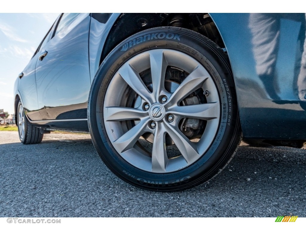 2016 Nissan Versa S Sedan Wheel Photo #140218567