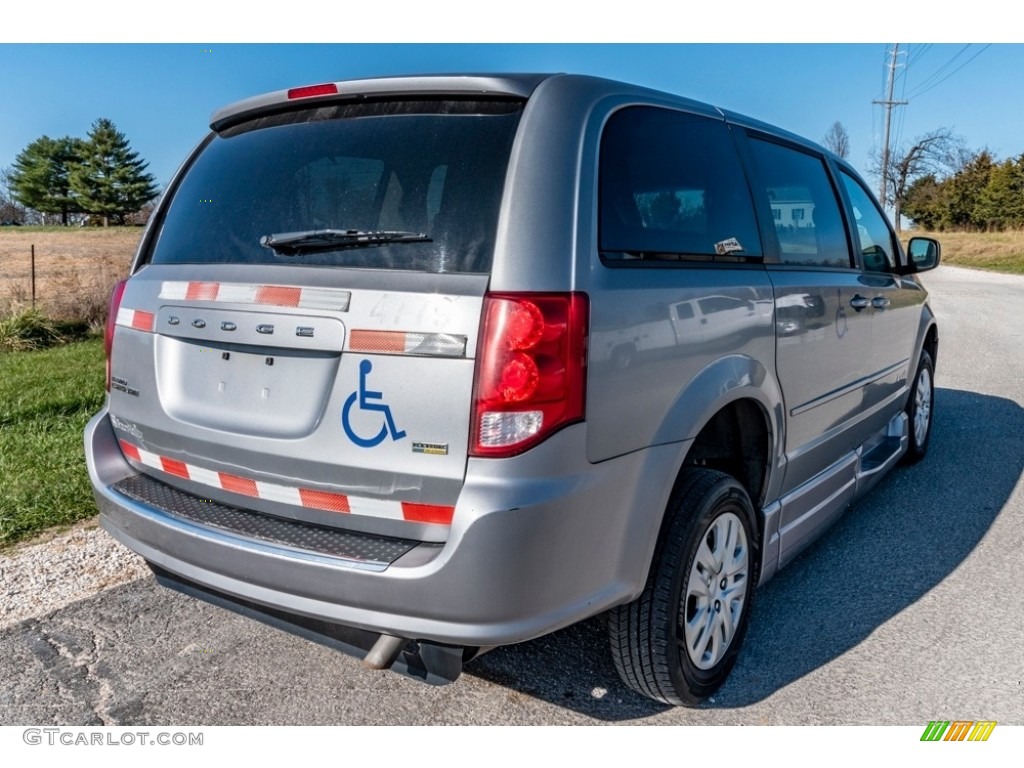 2014 Grand Caravan SE w/Wheelchair Access - Billet Silver Metallic / Black/Light Graystone photo #4