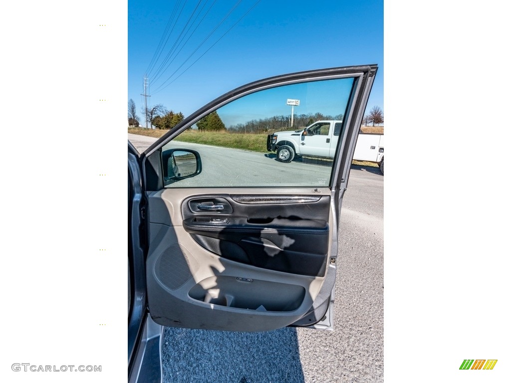 2014 Grand Caravan SE w/Wheelchair Access - Billet Silver Metallic / Black/Light Graystone photo #26