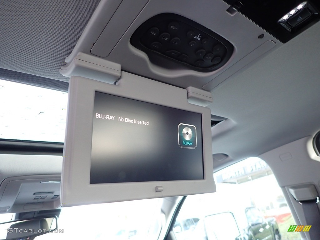 2016 Chevrolet Silverado 3500HD LTZ Crew Cab 4x4 Entertainment System Photos