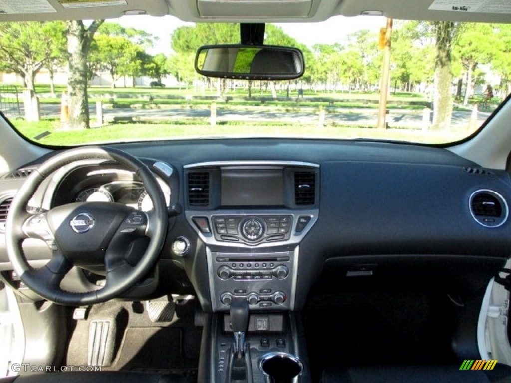 2020 Nissan Pathfinder SL 4x4 Charcoal Dashboard Photo #140222443