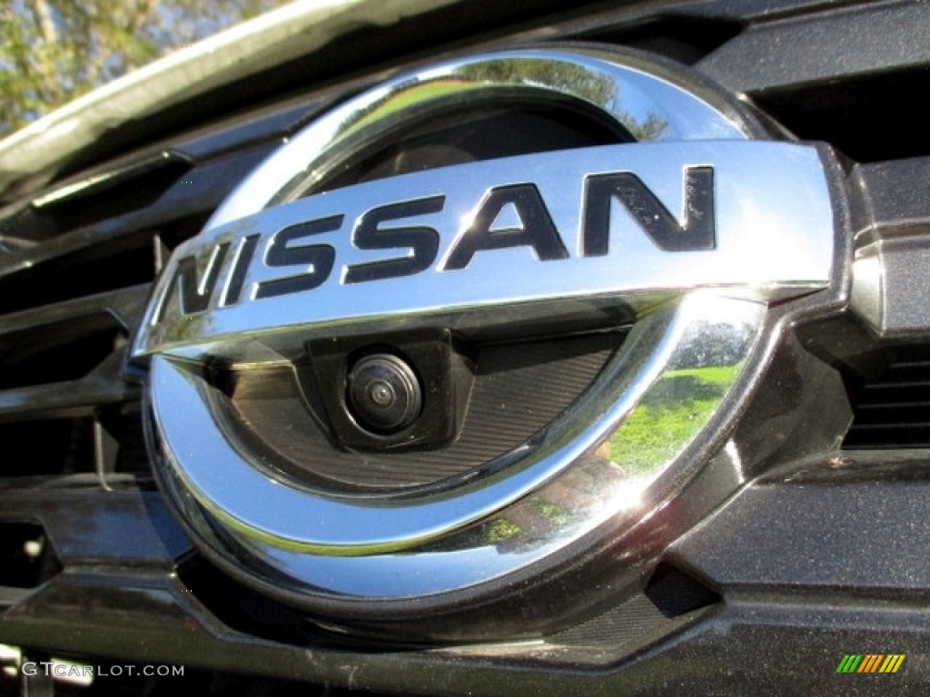 2020 Nissan Pathfinder SL 4x4 Marks and Logos Photos