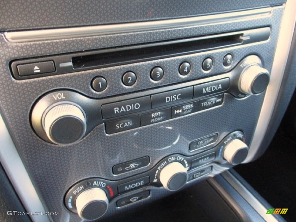 2020 Nissan Pathfinder SL 4x4 Controls Photo #140223091