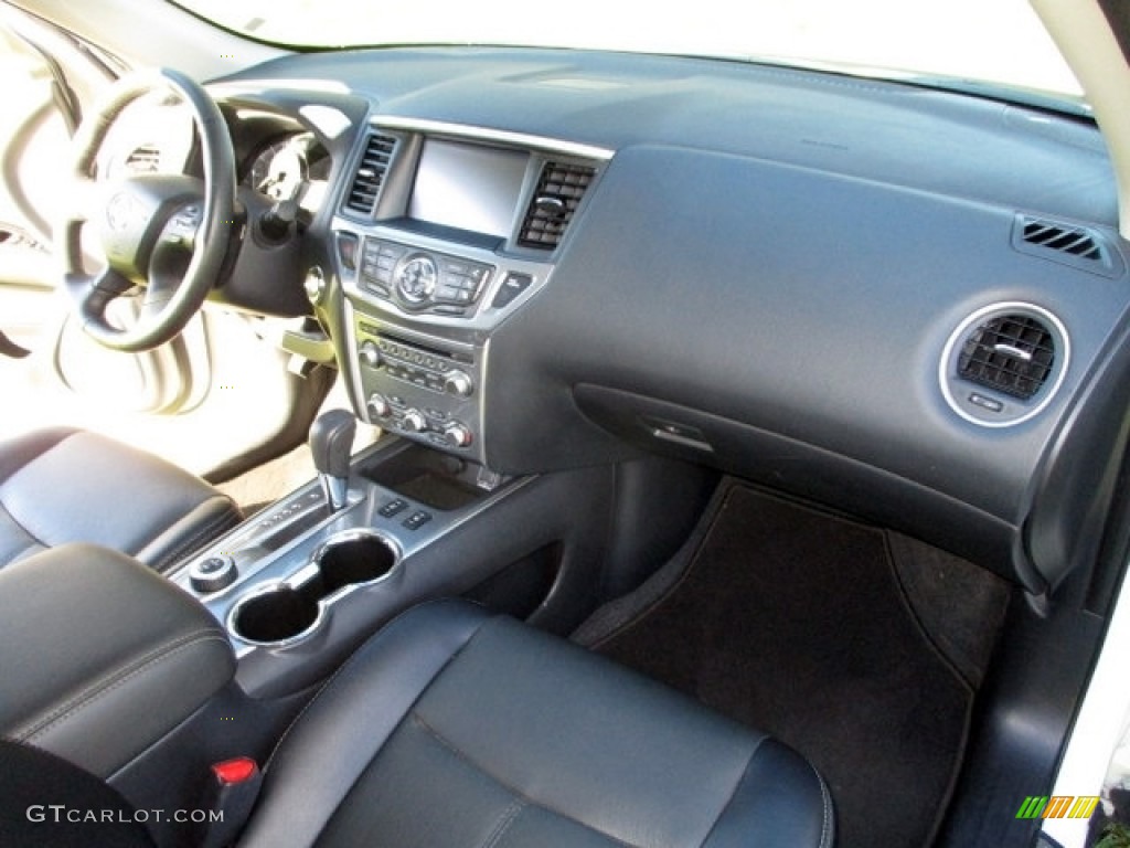 2020 Pathfinder SL 4x4 - Pearl White Tricoat / Charcoal photo #39