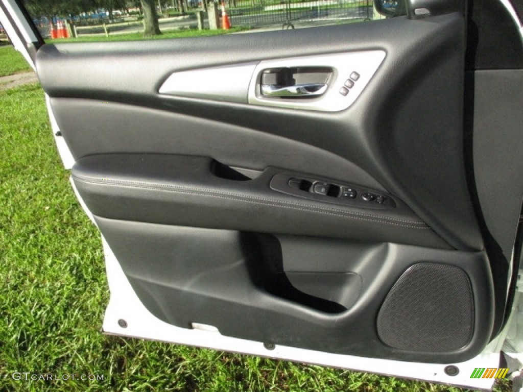 2020 Nissan Pathfinder SL 4x4 Charcoal Door Panel Photo #140223295