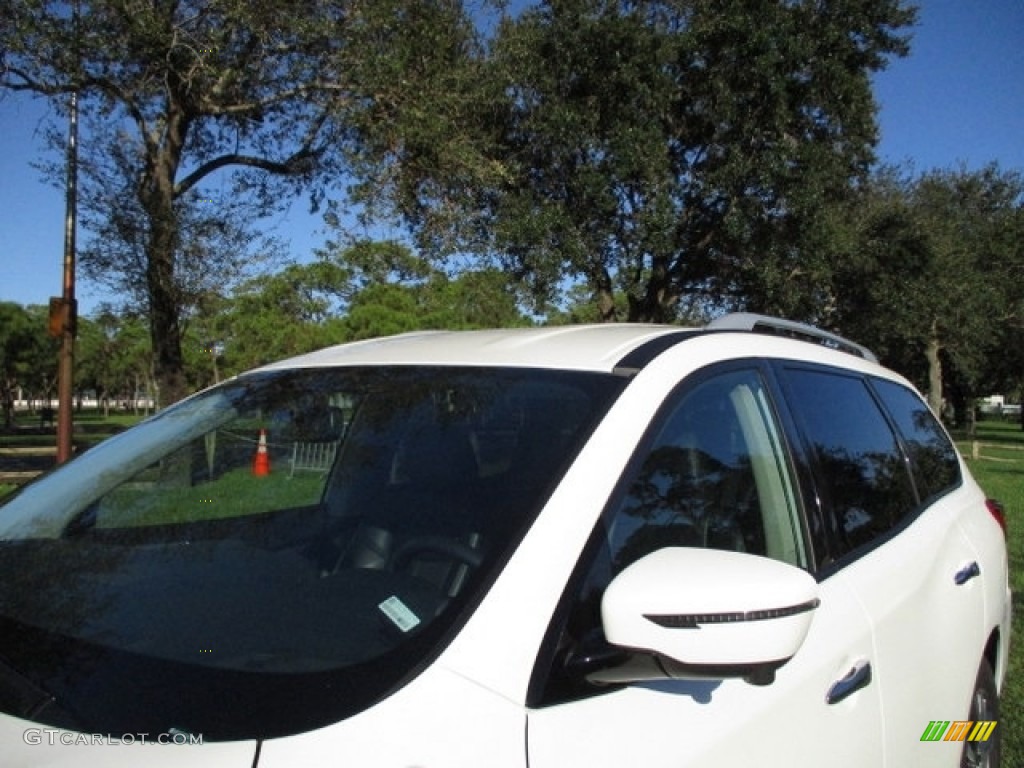 2020 Pathfinder SL 4x4 - Pearl White Tricoat / Charcoal photo #49