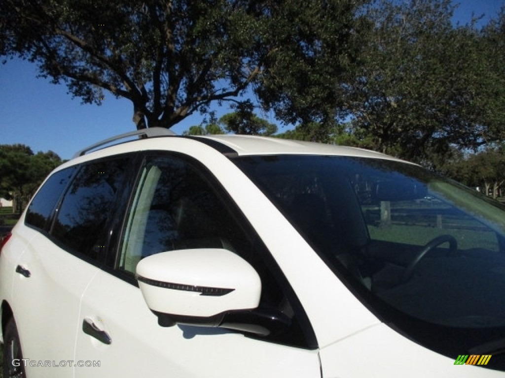 2020 Pathfinder SL 4x4 - Pearl White Tricoat / Charcoal photo #55