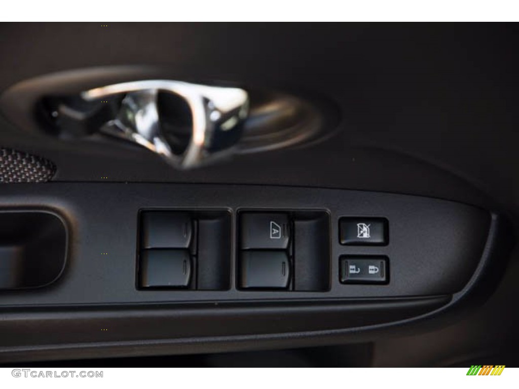 2016 Nissan Versa SL Sedan Charcoal Door Panel Photo #140225920