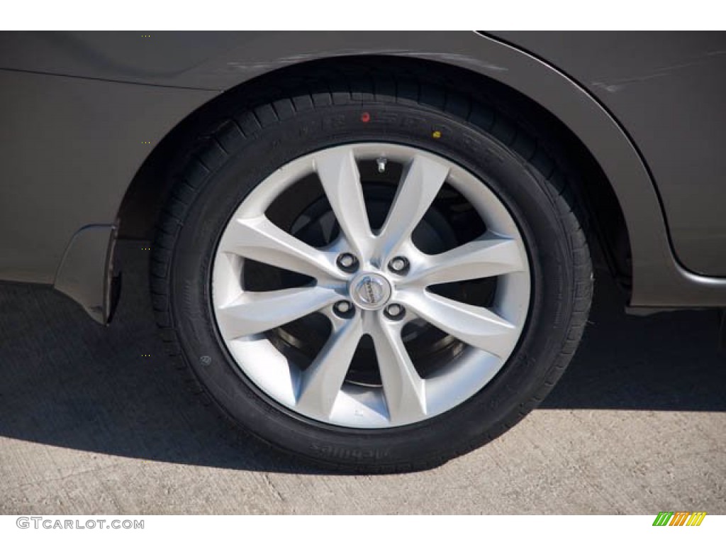 2016 Nissan Versa SL Sedan Wheel Photo #140226029