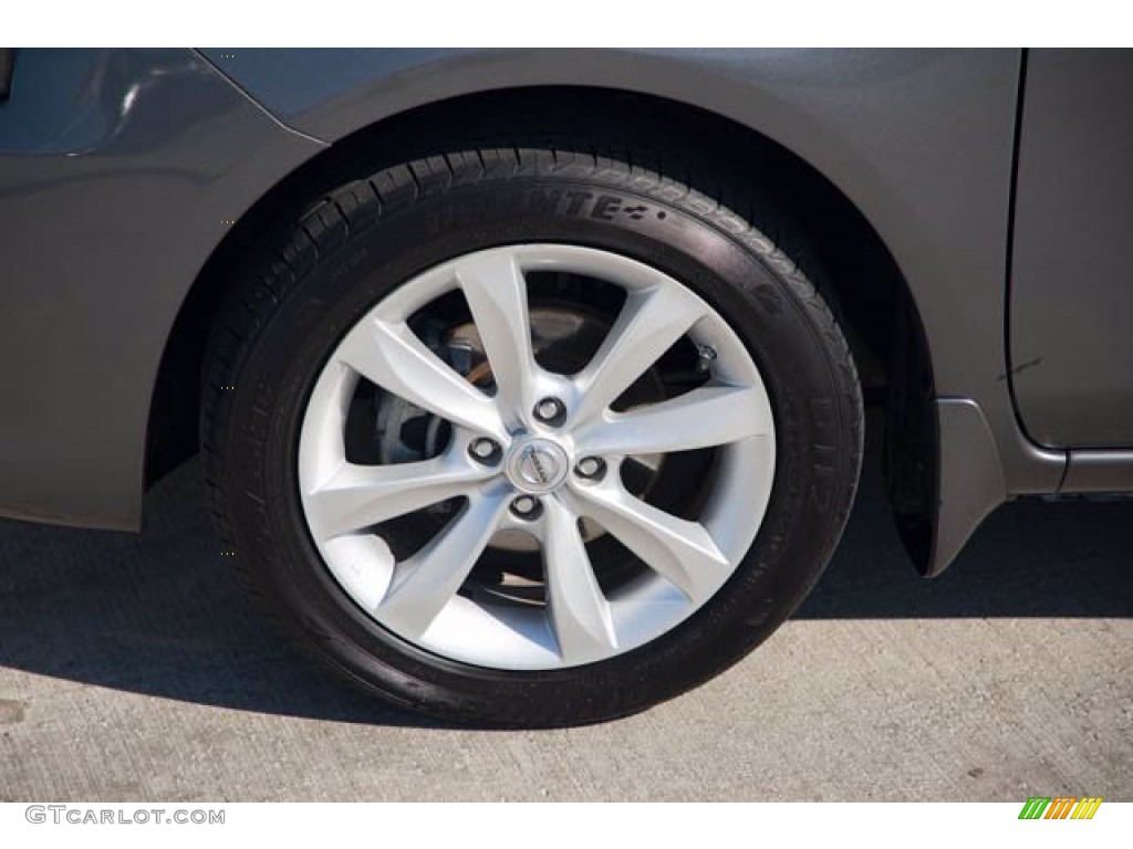 2016 Nissan Versa SL Sedan Wheel Photo #140226097