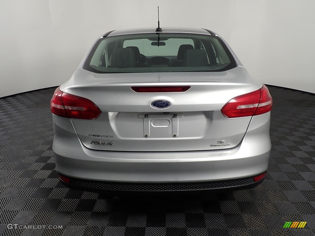 2015 Focus SE Sedan - Ingot Silver Metallic / Charcoal Black photo #13