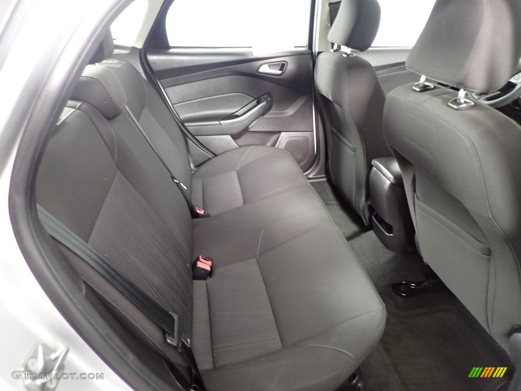 2015 Focus SE Sedan - Ingot Silver Metallic / Charcoal Black photo #29