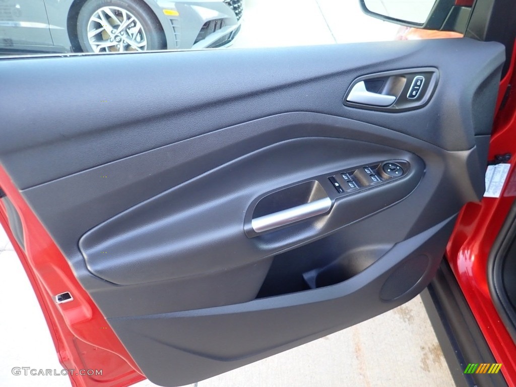 2018 Ford C-Max Hybrid SE Door Panel Photos