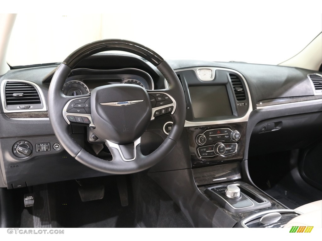 2015 Chrysler 300 C AWD Dashboard Photos