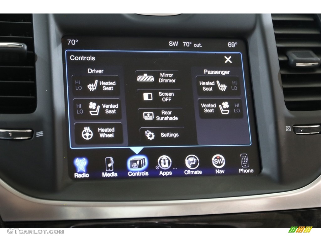 2015 Chrysler 300 C AWD Controls Photo #140228590