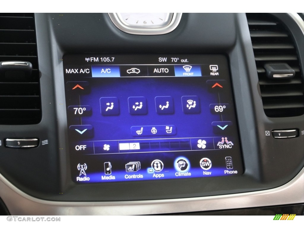 2015 Chrysler 300 C AWD Controls Photos