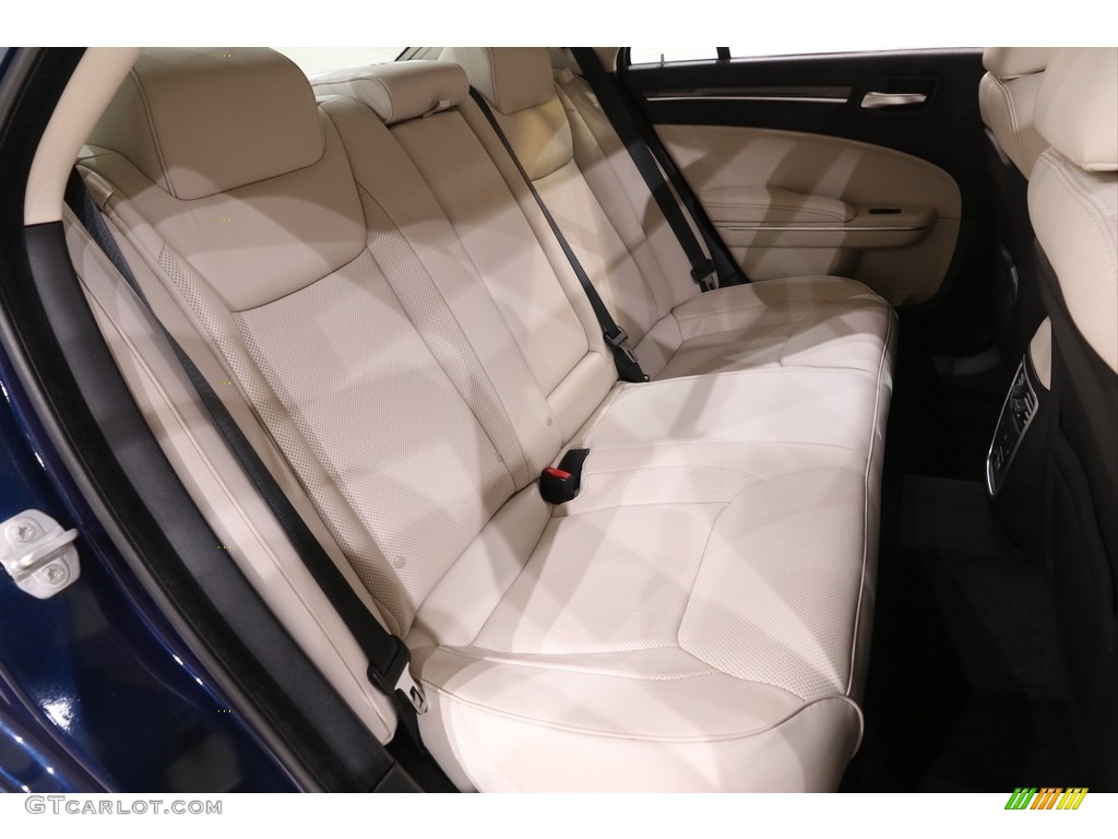 2015 Chrysler 300 C AWD Rear Seat Photo #140228710
