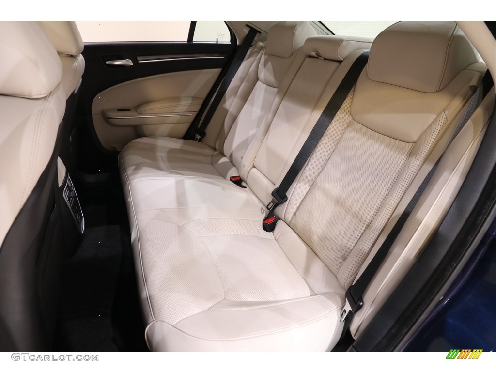 2015 Chrysler 300 C AWD Rear Seat Photo #140228728