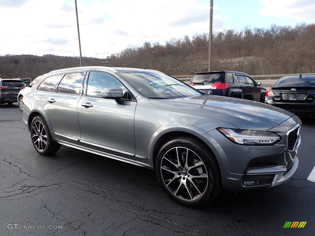 2020 Volvo V90 Cross Country T6 AWD Exterior Photos