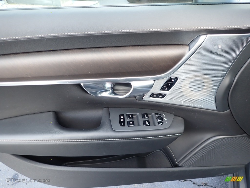 2020 Volvo V90 Cross Country T6 AWD Charcoal Door Panel Photo #140236212