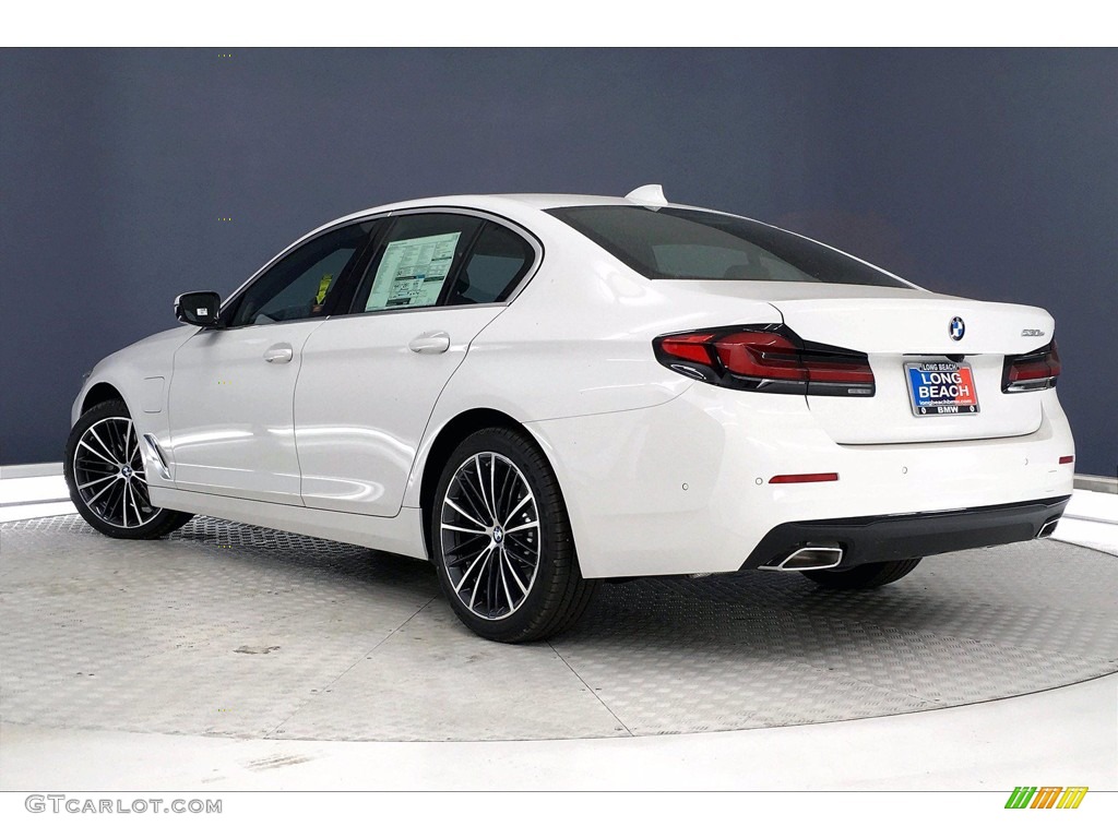 2021 5 Series 530e Sedan - Alpine White / Black photo #3
