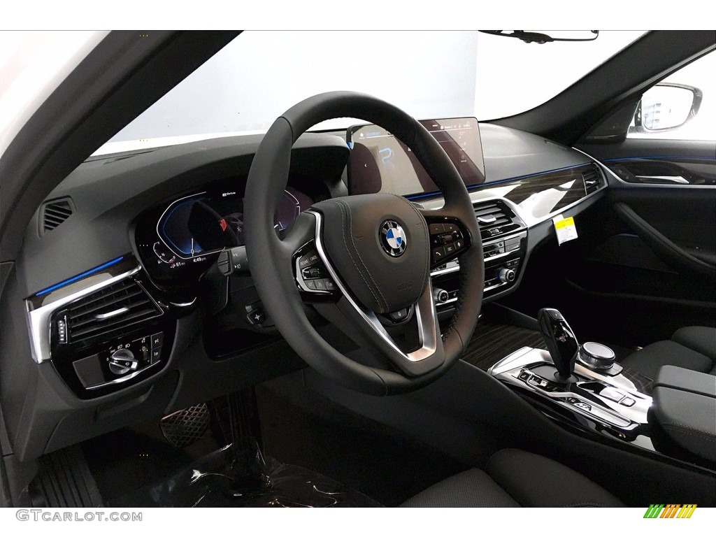 2021 BMW 5 Series 530e Sedan Black Dashboard Photo #140238765