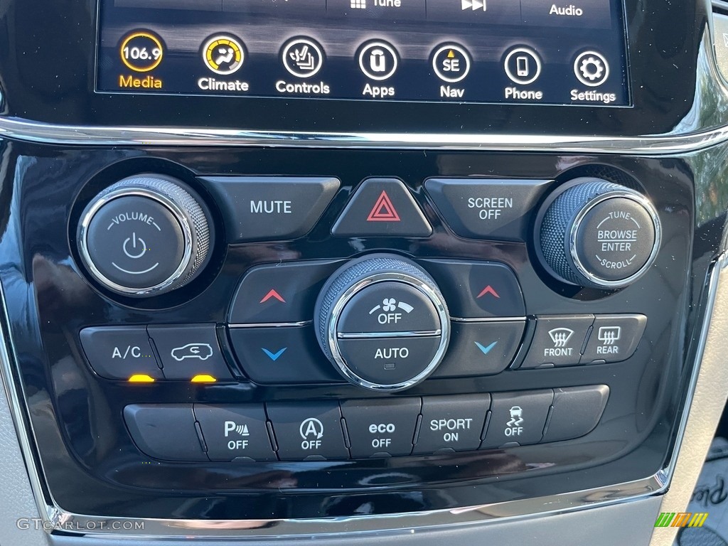 2021 Jeep Grand Cherokee Limited 4x4 Controls Photo #140247353