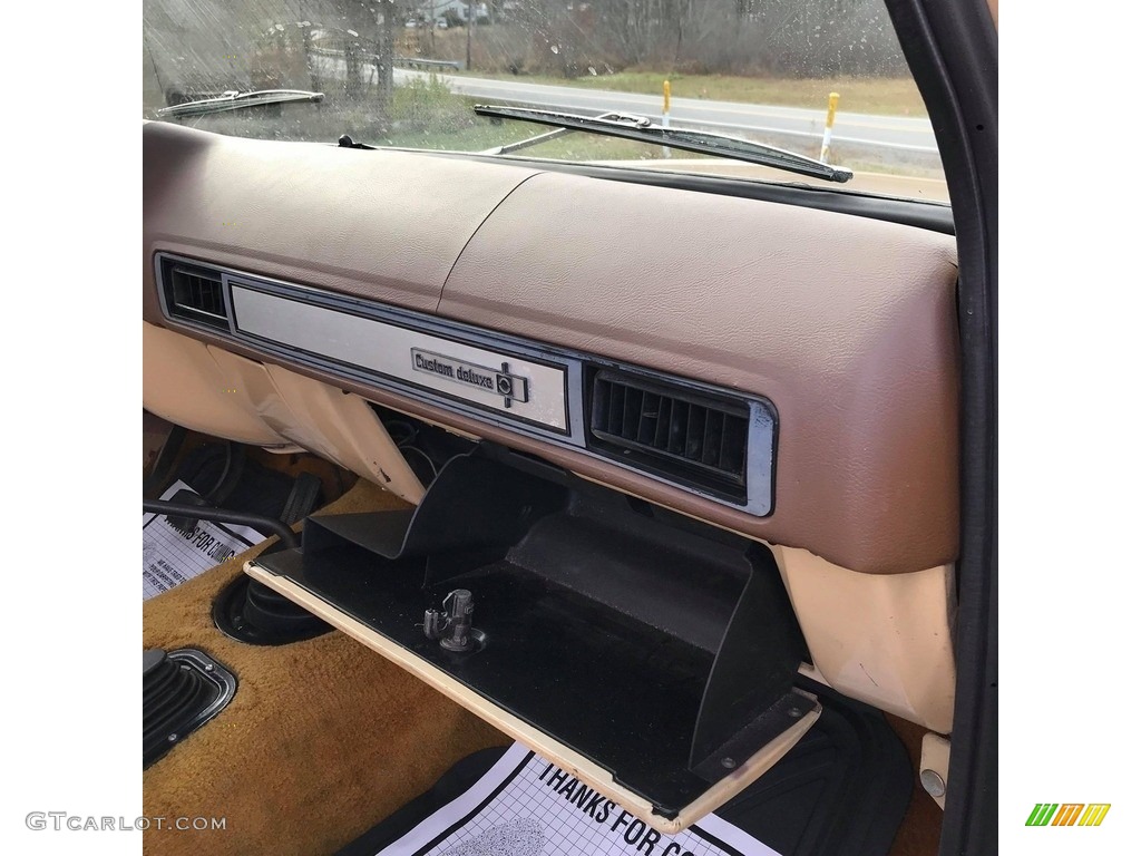 1978 Chevrolet C/K Truck K10 Custom Deluxe Regular Cab 4x4 Tan Dashboard Photo #140253101