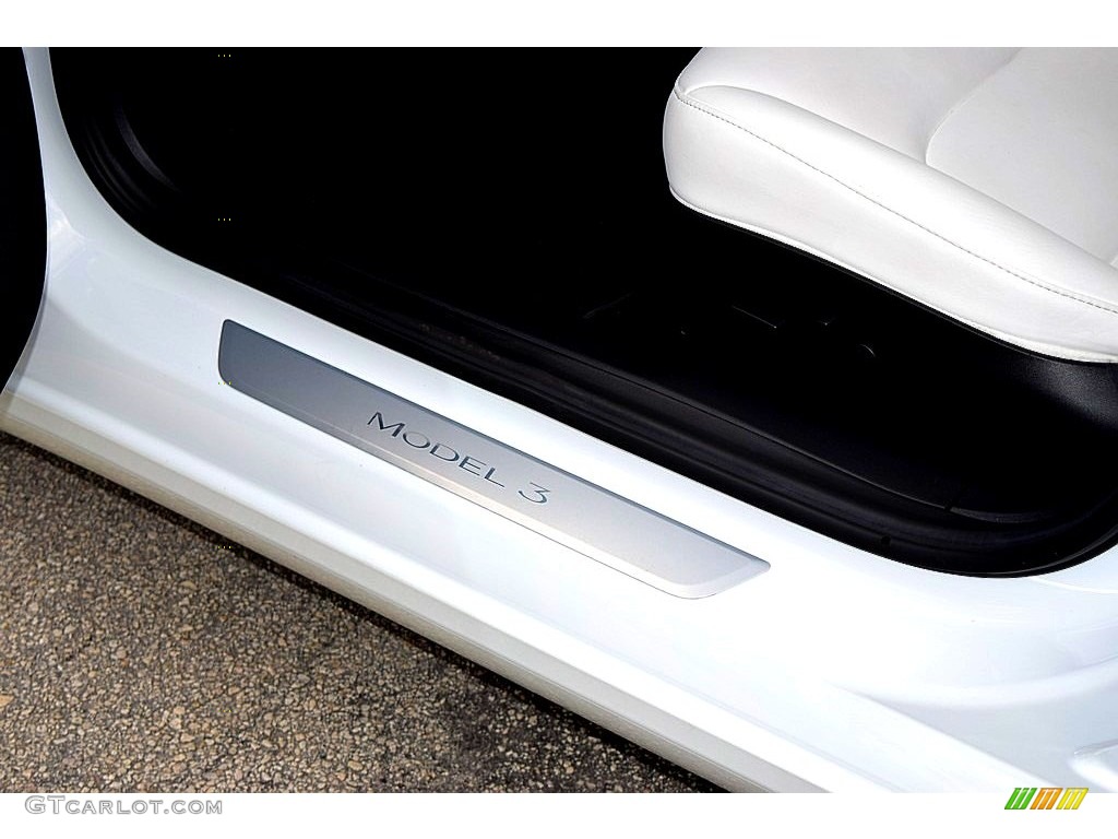2018 Tesla Model 3 Long Range Marks and Logos Photo #140254031
