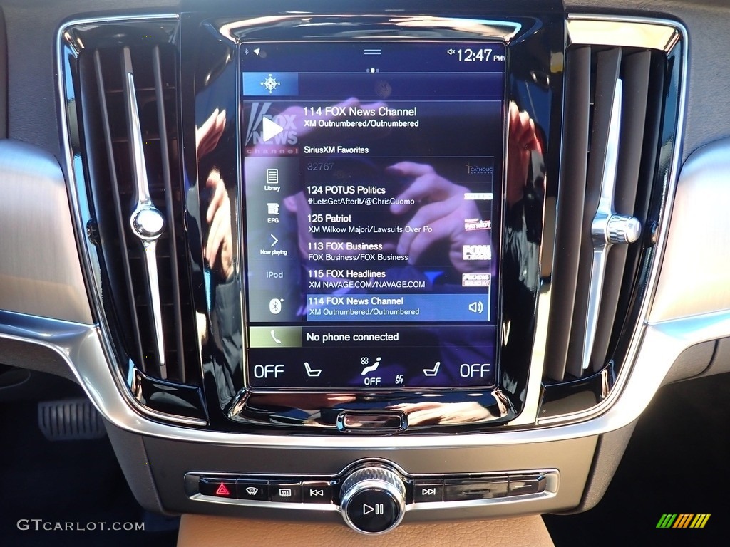 2017 Volvo S90 T6 AWD Controls Photo #140257604