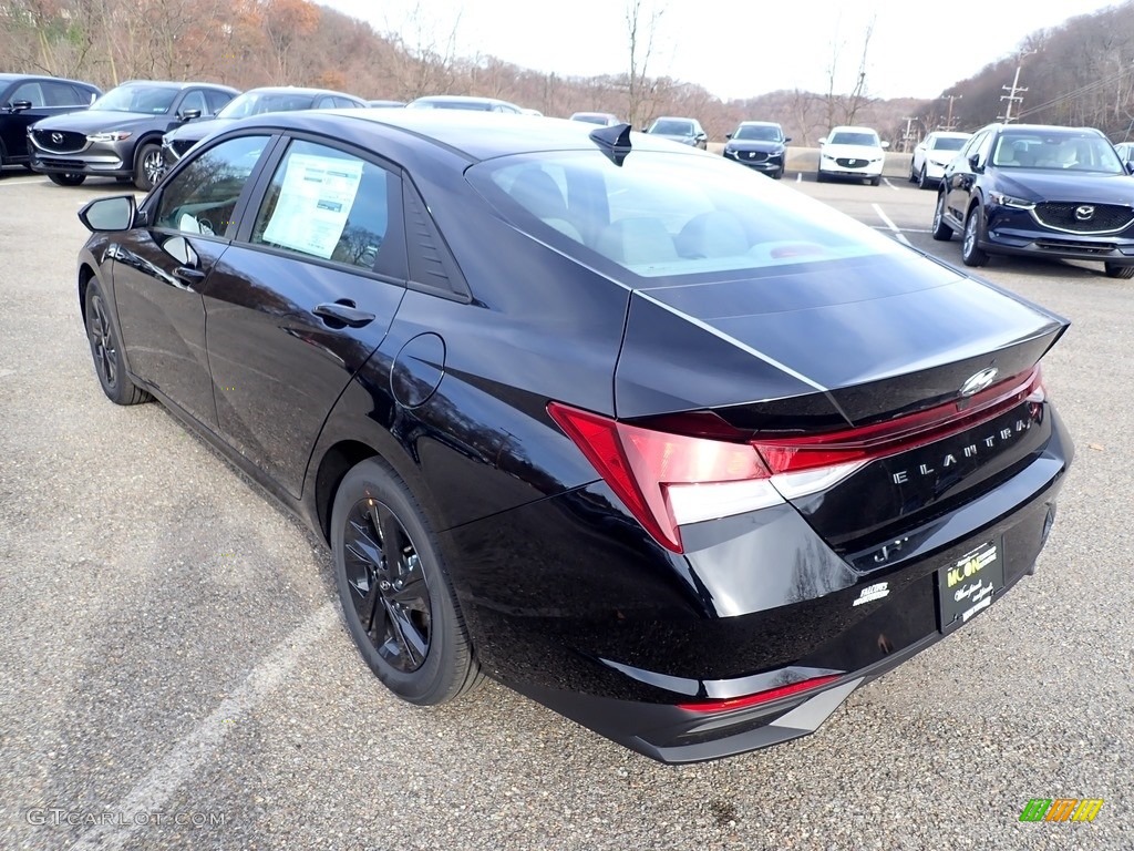 2021 Elantra SEL - Phantom Black / Medium Gray photo #6