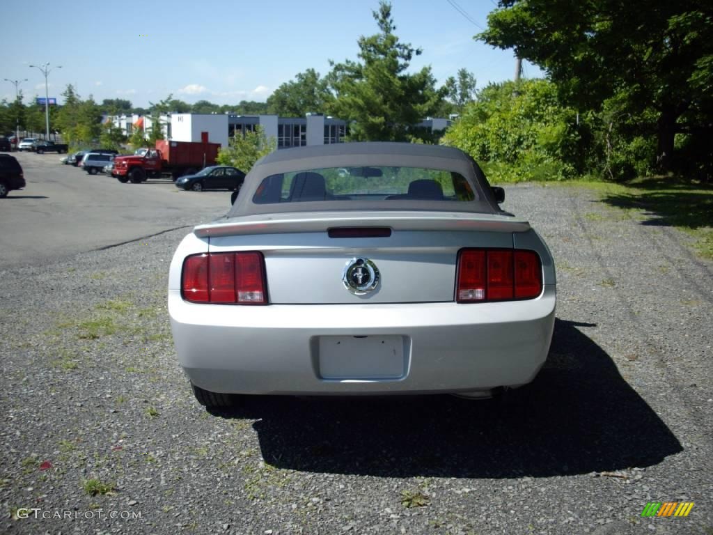 2007 Mustang V6 Deluxe Convertible - Satin Silver Metallic / Dark Charcoal photo #5